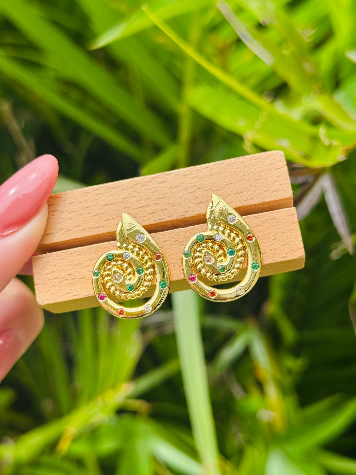 ✨ Pantallas Gold Spiral – Oro Laminado